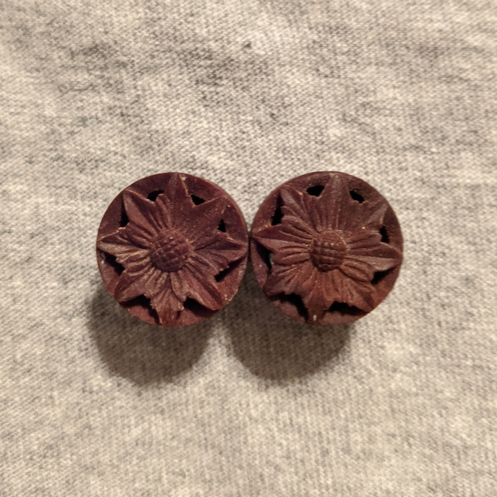 5/8 Inch Wood Flower Plug Set